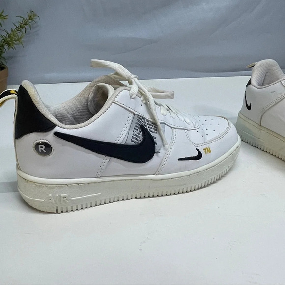 Nike Air Force 1 AJ7747-100 White/Black Size 38 Preowned - Picture 4 of 14